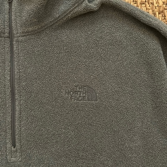 The North Face 1/4 Zip Gray Fleece - Picture 2 of 9